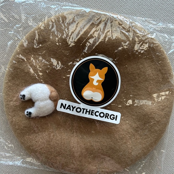 Nayo The Corgi Beret - Picture 5 of 6